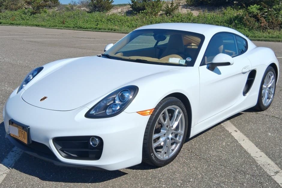 2016 Porsche 981 Cayman sold for $36,700