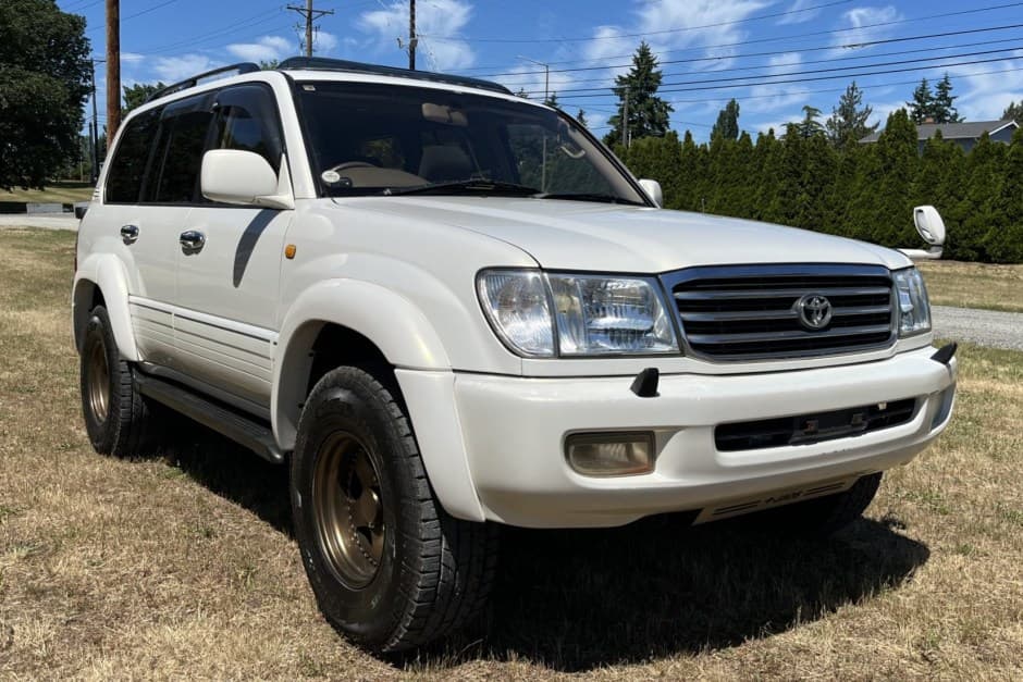 1999 Toyota Land Cruiser 100-Series sold for $18,250