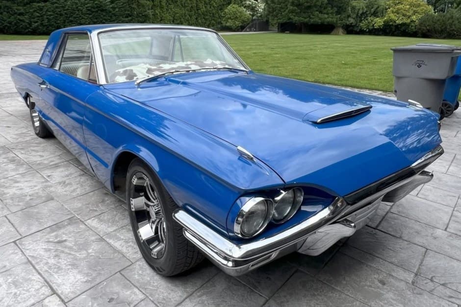1964 Ford Thunderbird (1964-1966) sold for $9,600