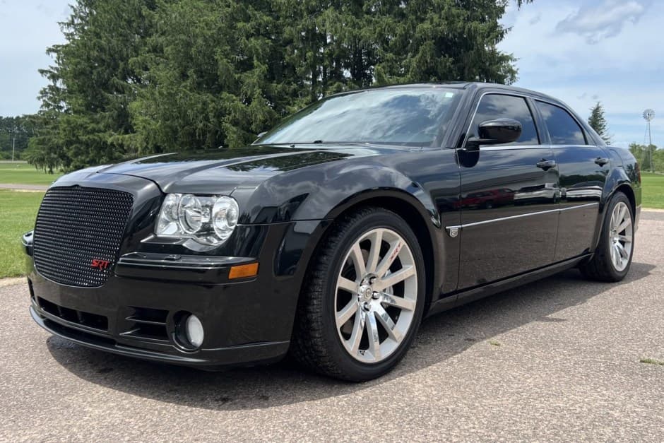 2007 Chrysler 300 (2005-2023) sold for $14,600