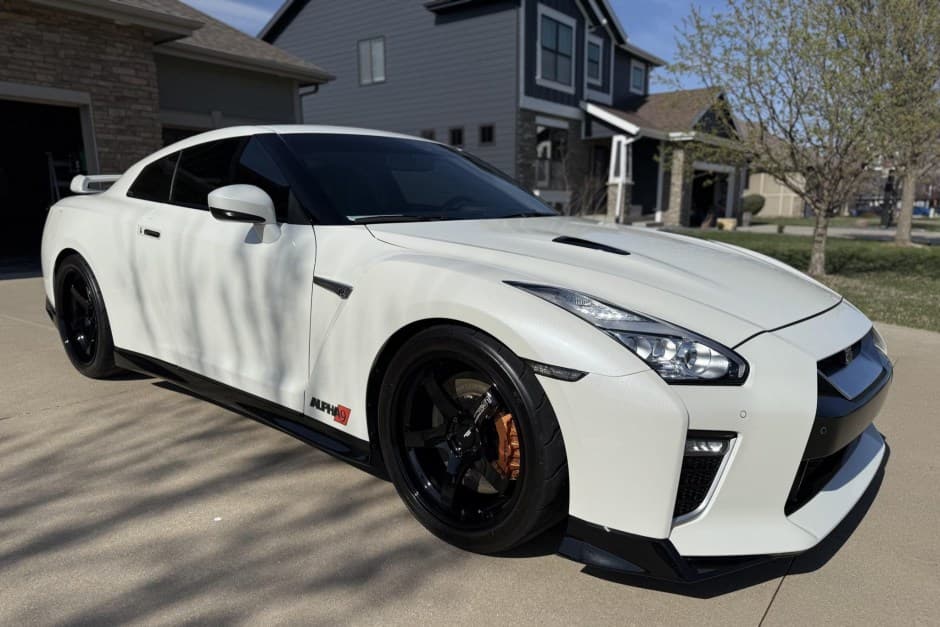 2020 Nissan GT-R R35 sold for $123,222