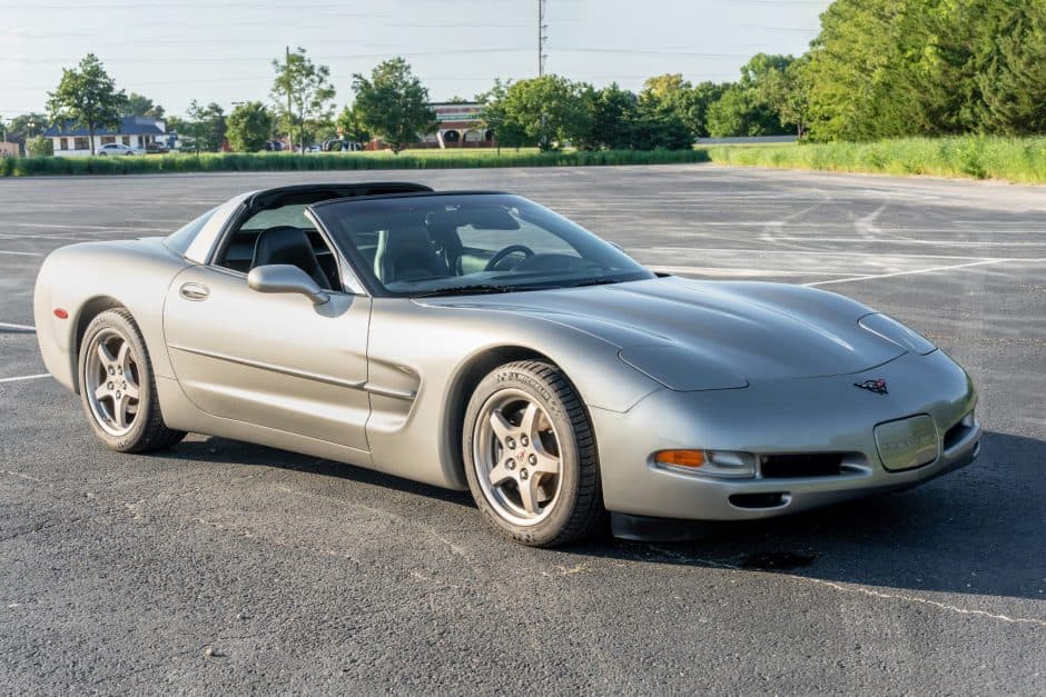 2000 Chevrolet Corvette C5 sold for $13,000
