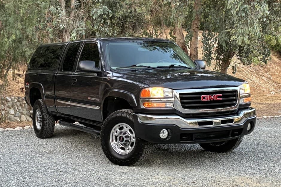 2004 GMC Sierra HD (GMT800 2000-2007) sold for $33,500