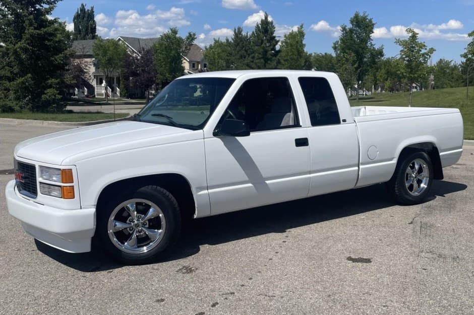 1998 GMC Sierra (GMT400 1988-2002) sold for $11,750