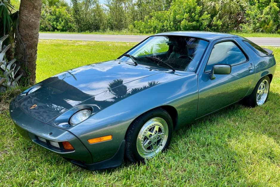1984 Porsche 928 sold for $12,750