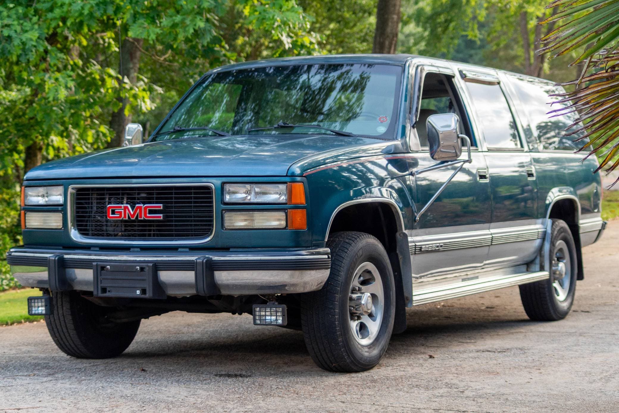 1994 GMC Suburban sold for $2,600