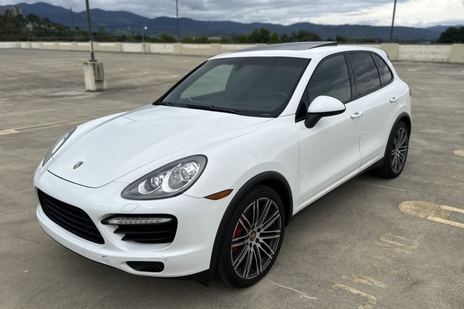 2013 Porsche 958 Cayenne (2011-2018) sold for $14,000