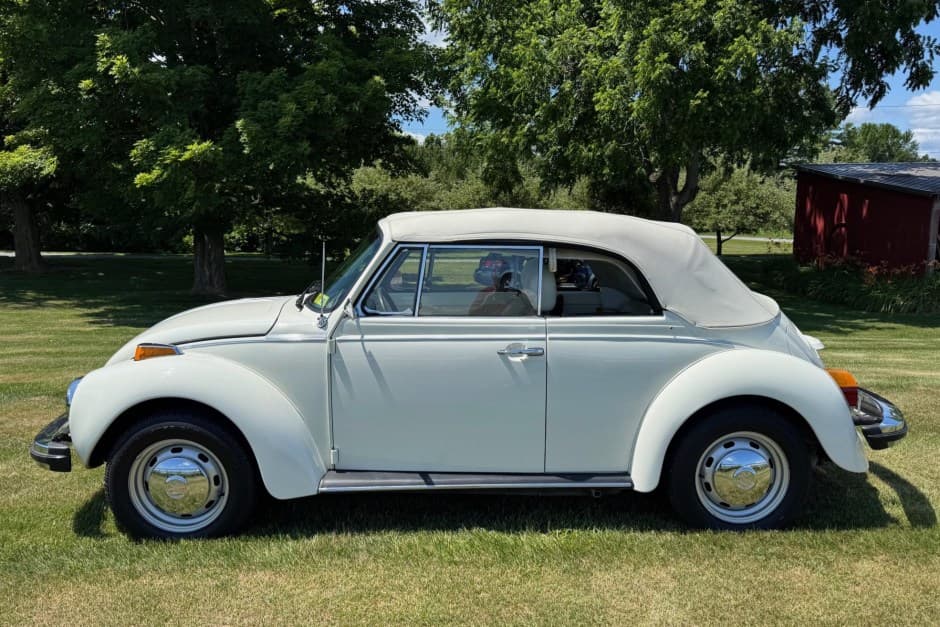 1978 Volkswagen Super Beetle sold for $8,100