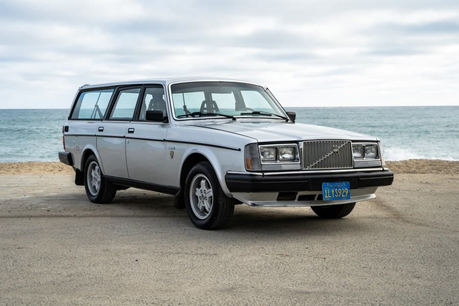 1985 Volvo 240 sold for $5,800