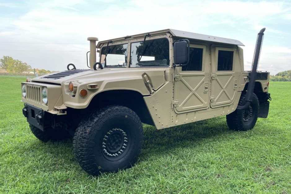 0 Hummer HMMWV/Humvee sold for $33,000