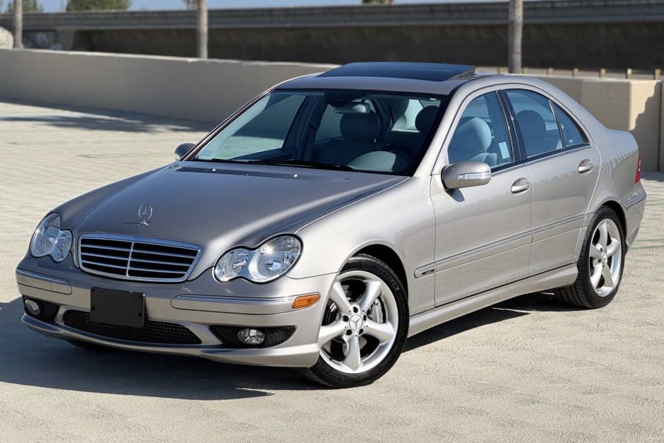 2005 Mercedes-Benz W203 C-Class sold for $11,800