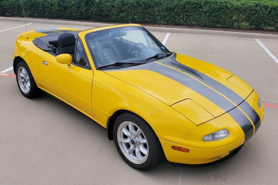 1992 Mazda NA MX-5 Miata sold for $12,000