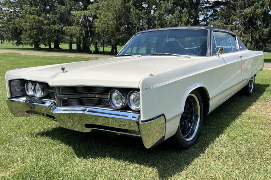 1967 Chrysler 300 Non-Letter Series (1962-1972) sold for $6,750