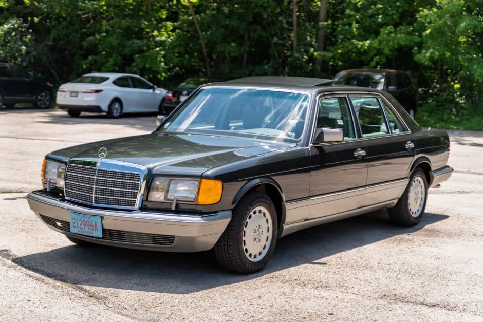 1986 Mercedes-Benz W126 S-Class sold for $18,500