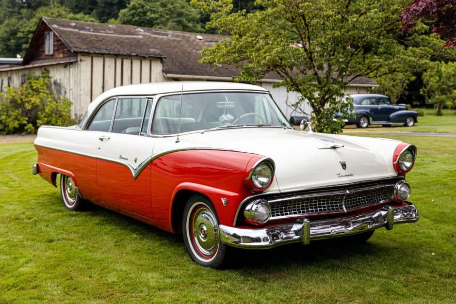 1955 Ford Fairlane sold for $15,800