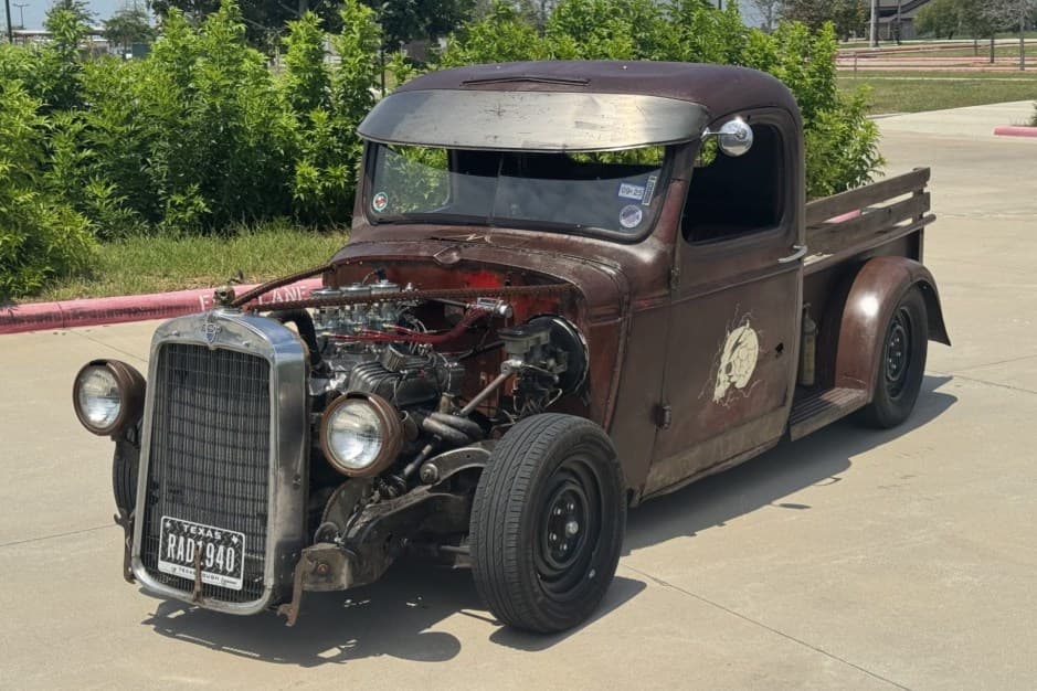1940 Chevrolet Pickup (1933-1940) sold for $7,900