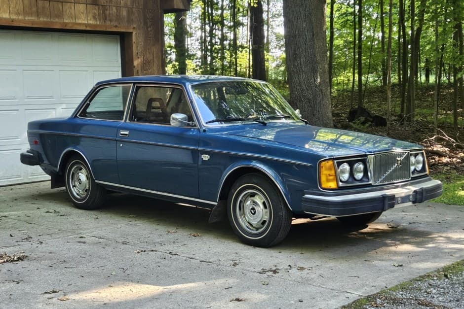1976 Volvo 240 sold for $10,500