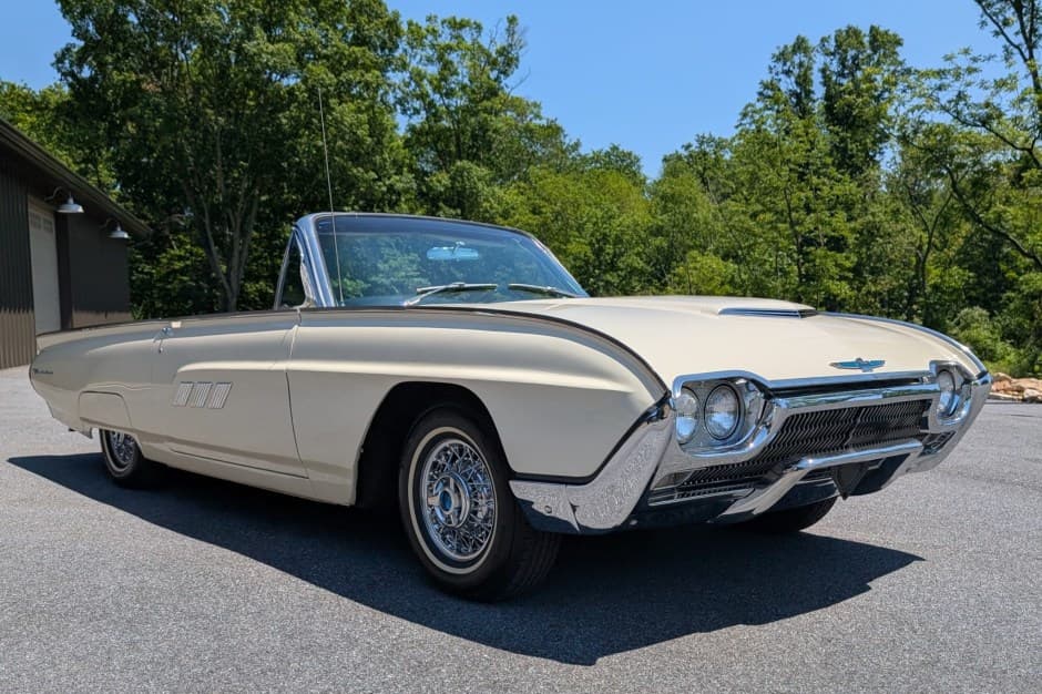 1963 Ford Thunderbird (1961-1963) sold for $32,500