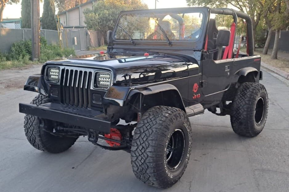 1993 Jeep Wrangler YJ (1987-1995) sold for $5,800