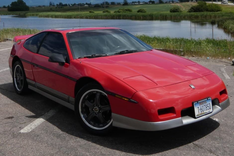 1986 Pontiac Fiero sold for $10,250