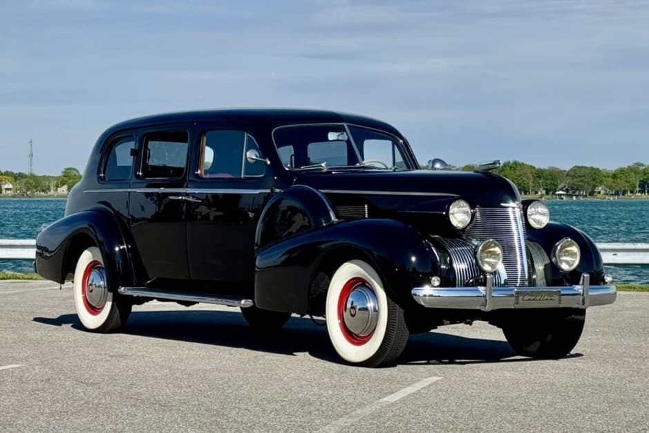 1939 Cadillac Series 75/Fleetwood sold for $24,300