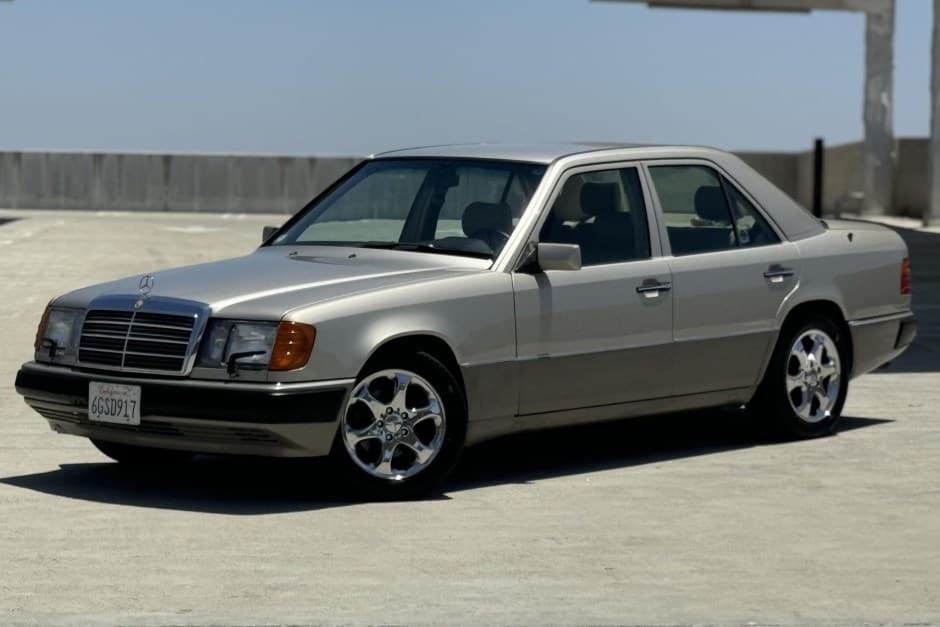 1991 Mercedes-Benz W124 E-Class sold for $5,500