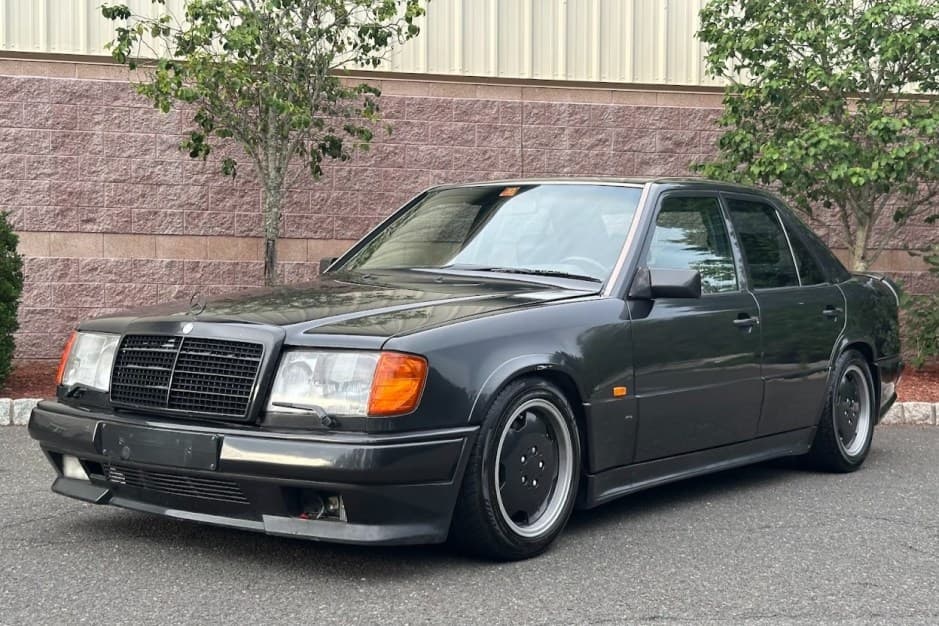 1991 Mercedes-Benz W124 E-Class sold for $32,750