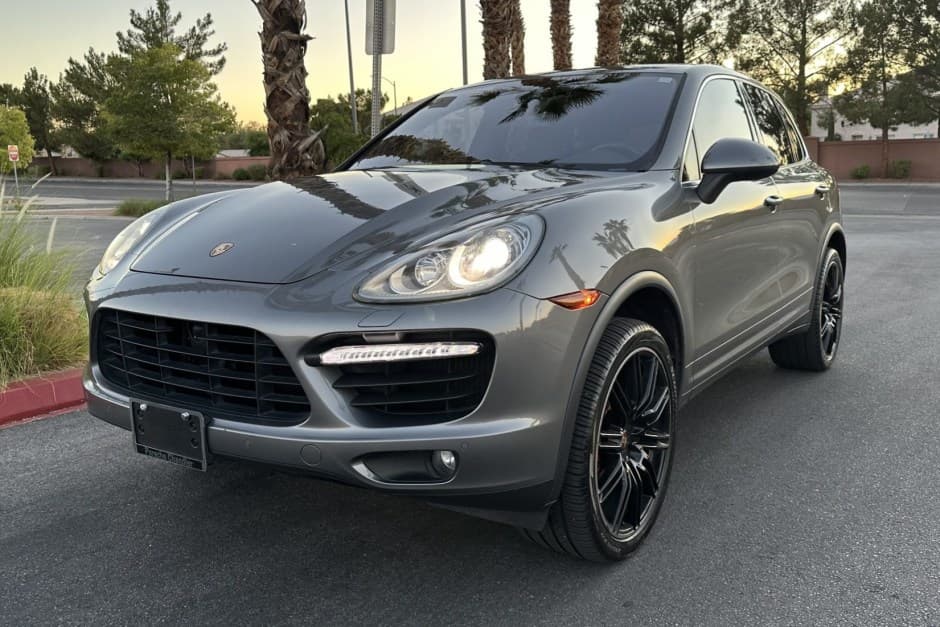 2014 Porsche 958 Cayenne (2011-2018) sold for $16,250