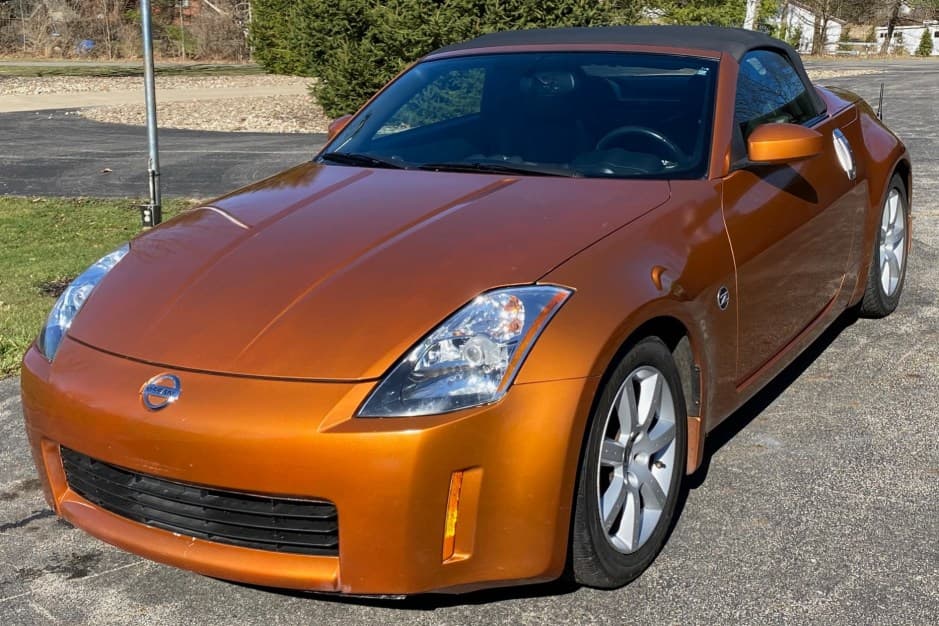 2005 Nissan 350Z sold for $8,100