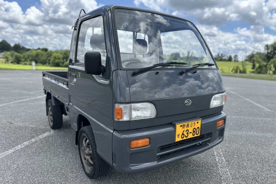 1995 Subaru Sambar sold for $8,800