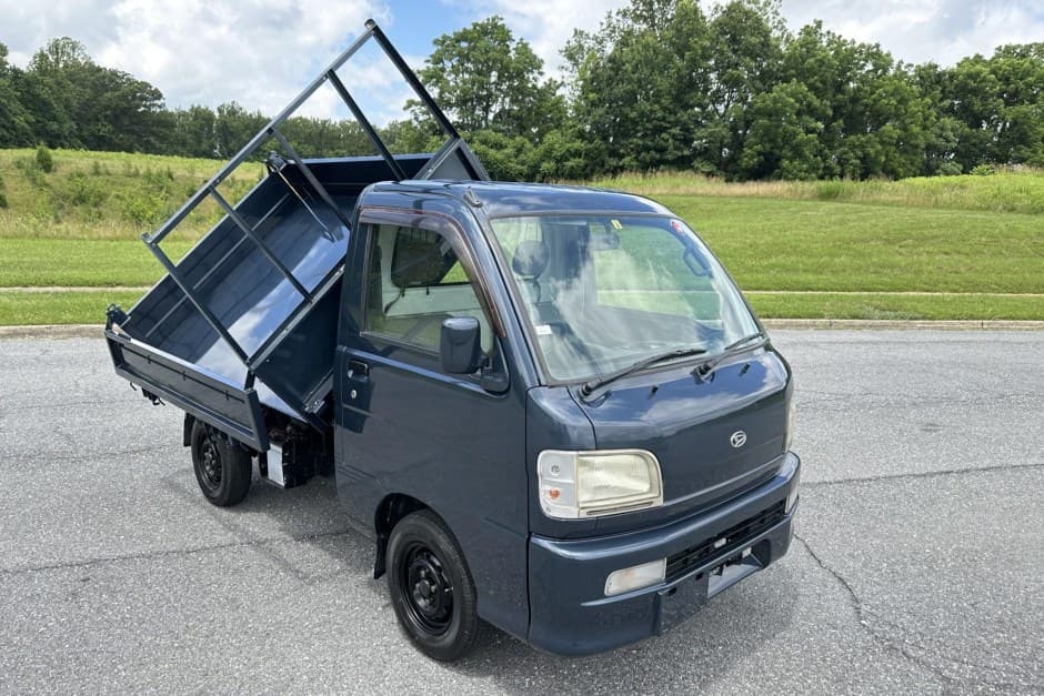 2000 Daihatsu Hijet sold for $14,500