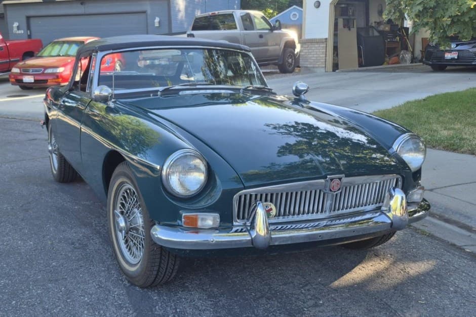 1963 MG MGB sold for $5,800