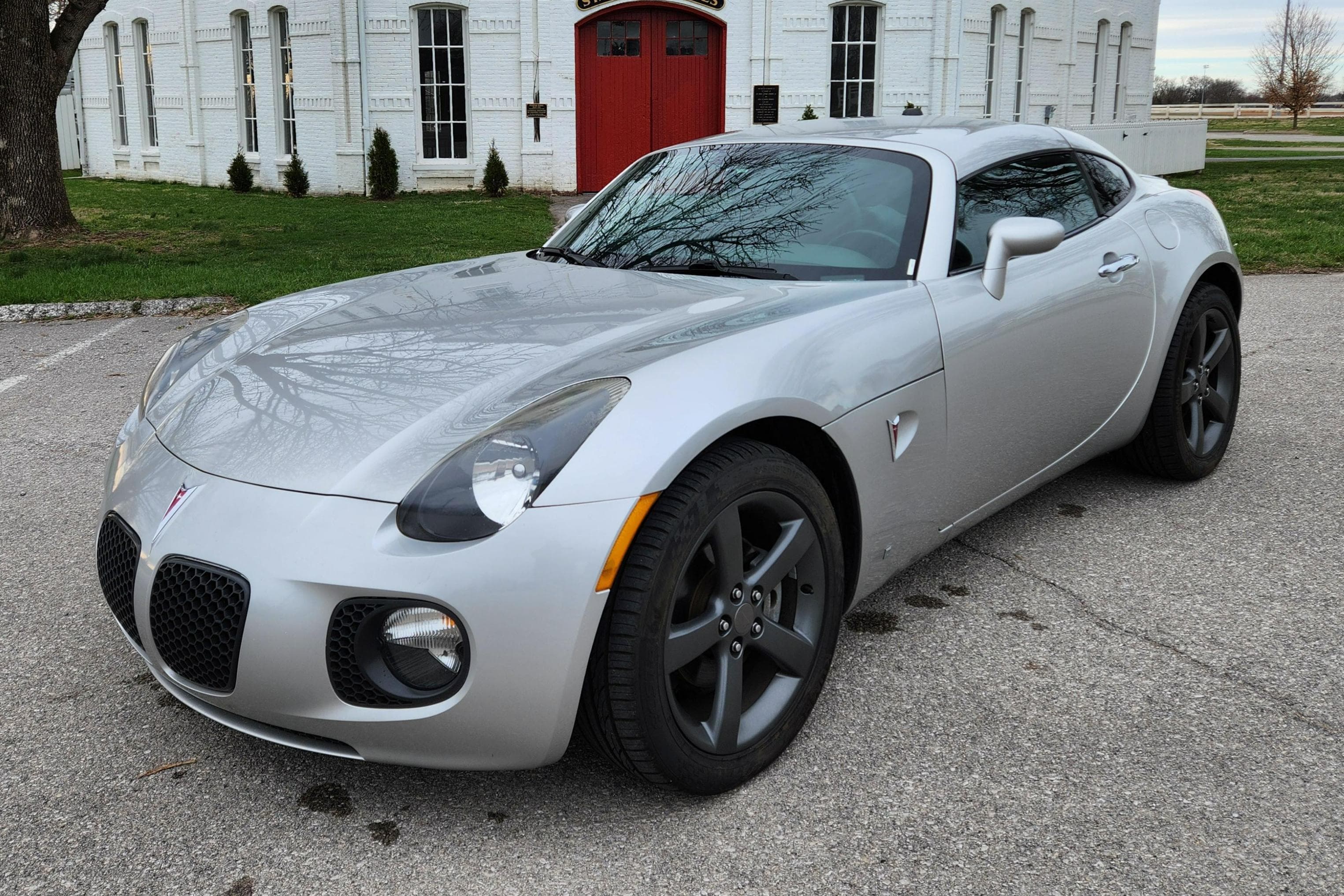 2009 Pontiac Solstice sold for $11,000