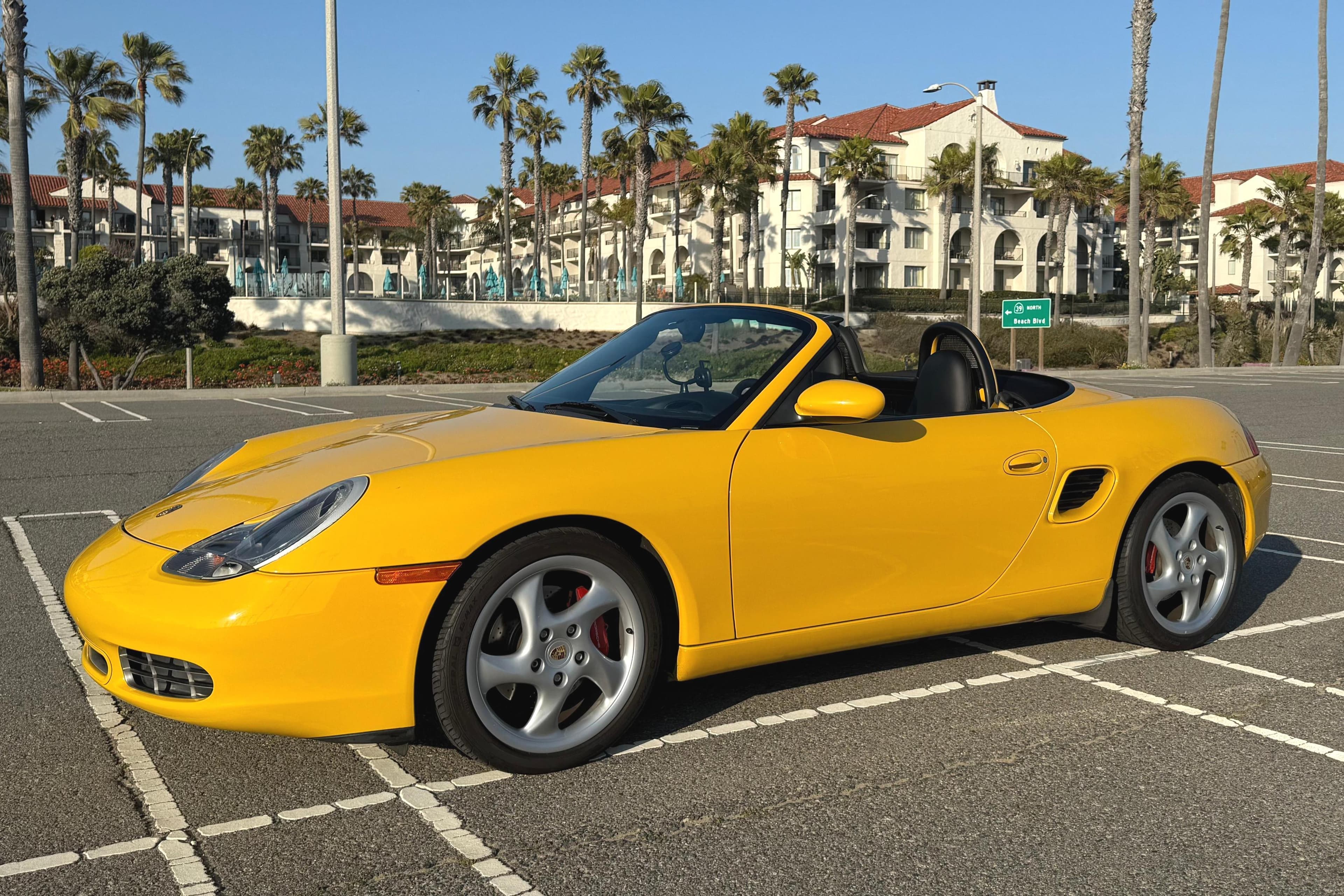 2000 Porsche 986 Boxster sold for $15,500