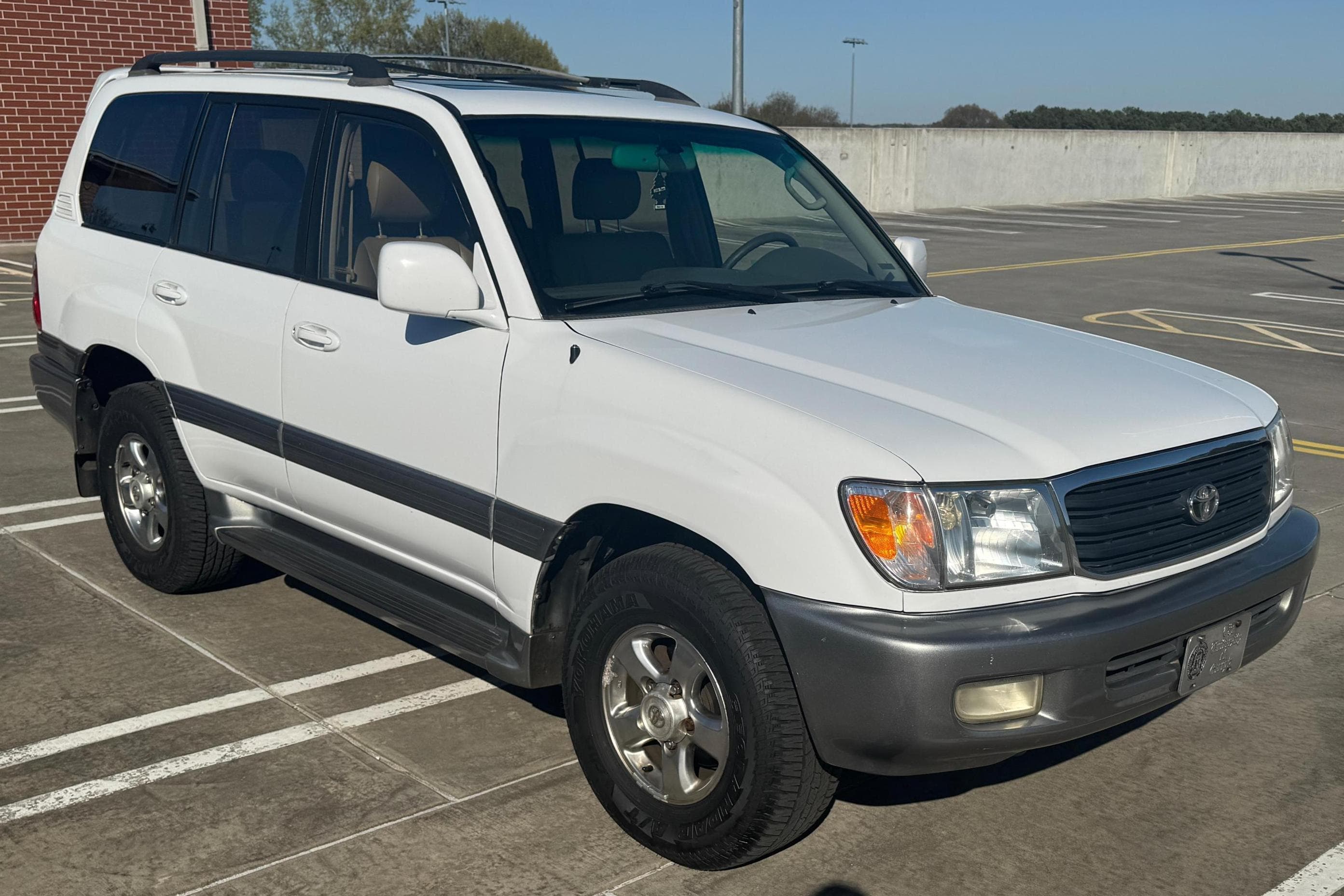2001 Toyota Land Cruiser sold for $6,500