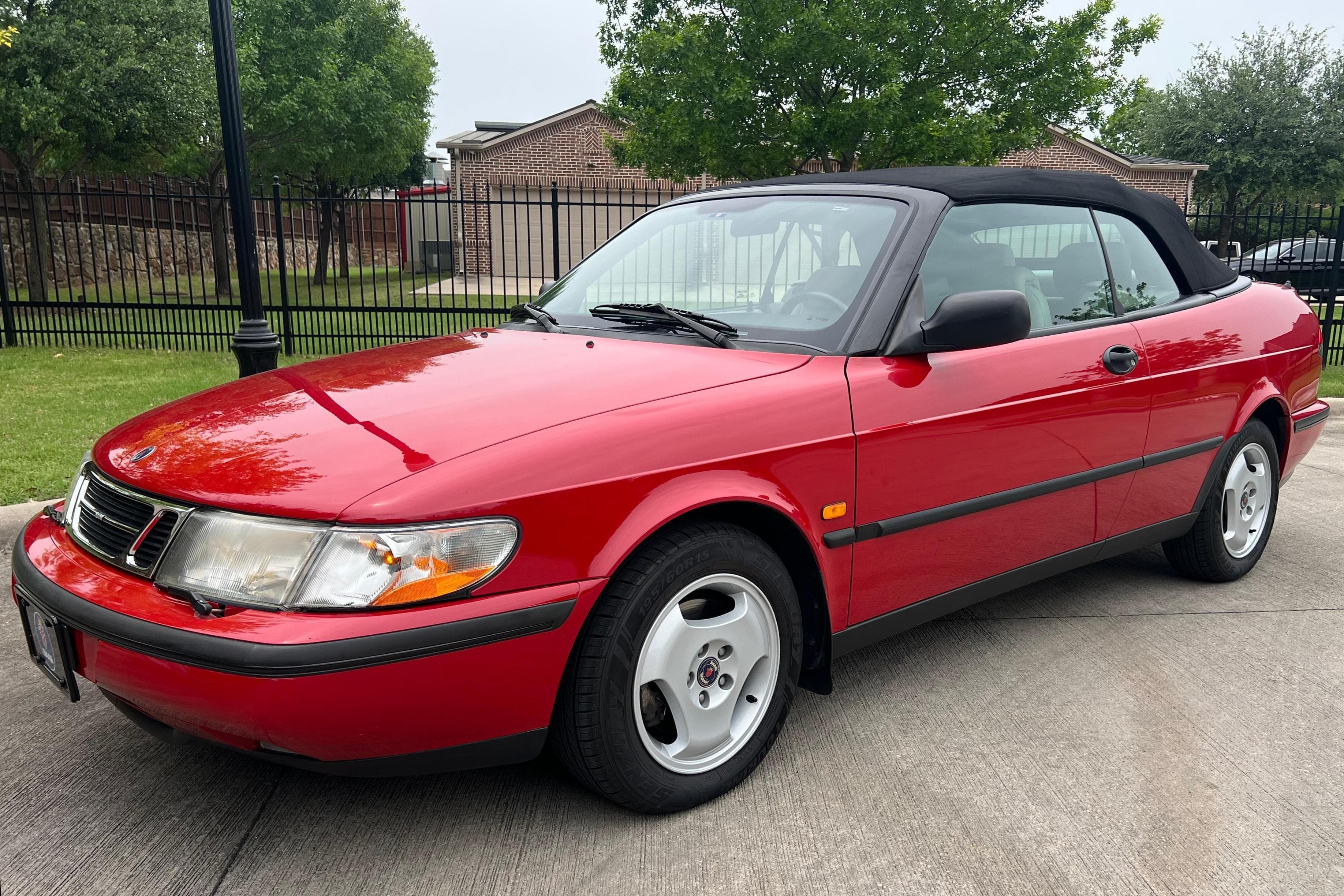 1998 Saab 900 sold for $9,688