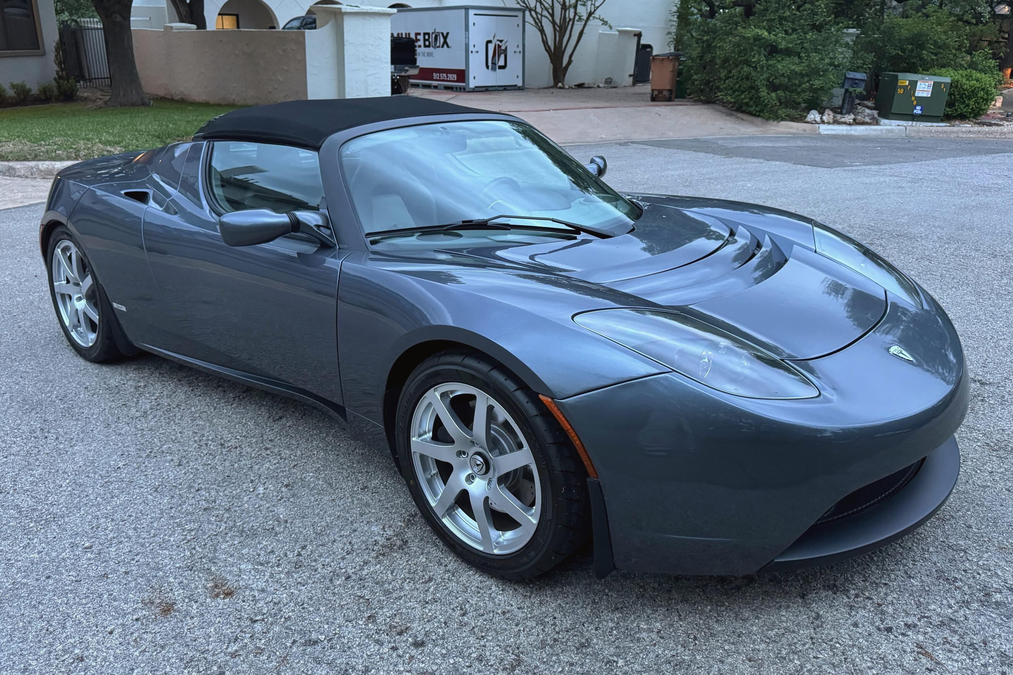 2010 Tesla Roadster sold for $65,000