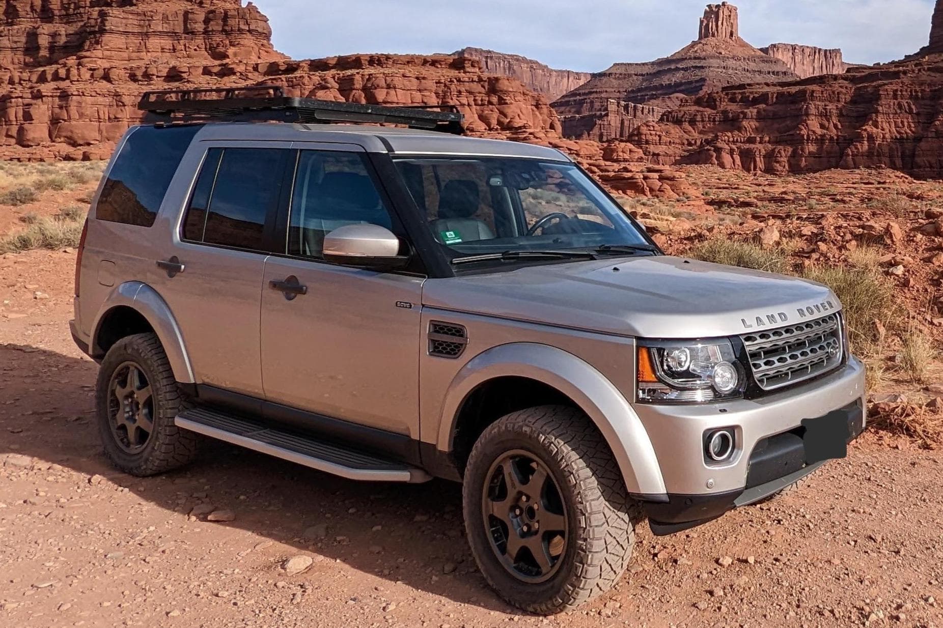 2016 Land Rover LR4 sold for $16,837