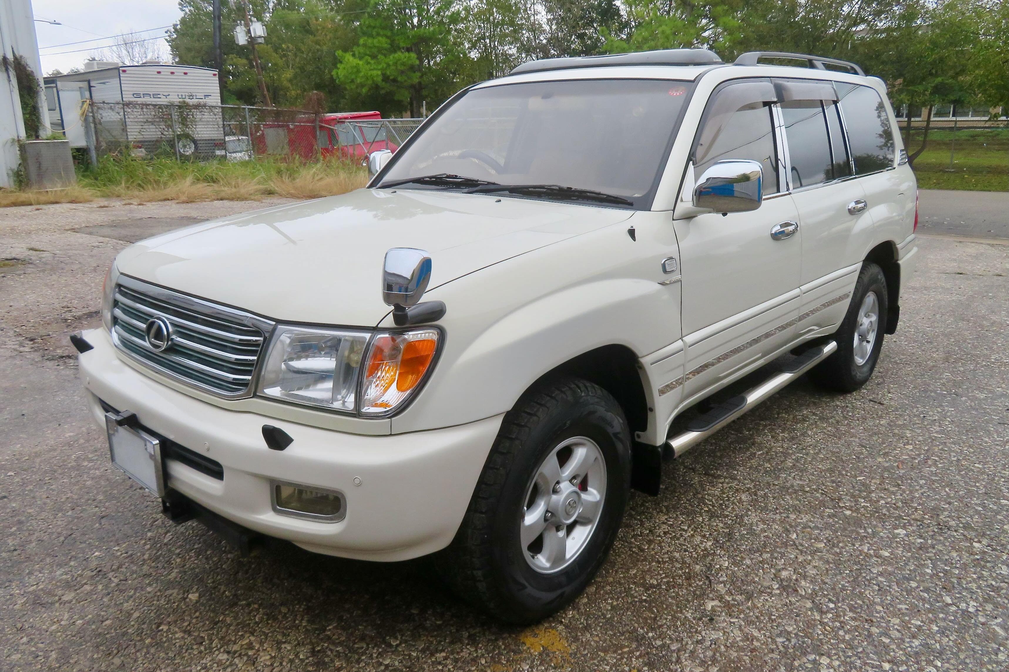 1998 Toyota Land Cruiser sold for $8,800