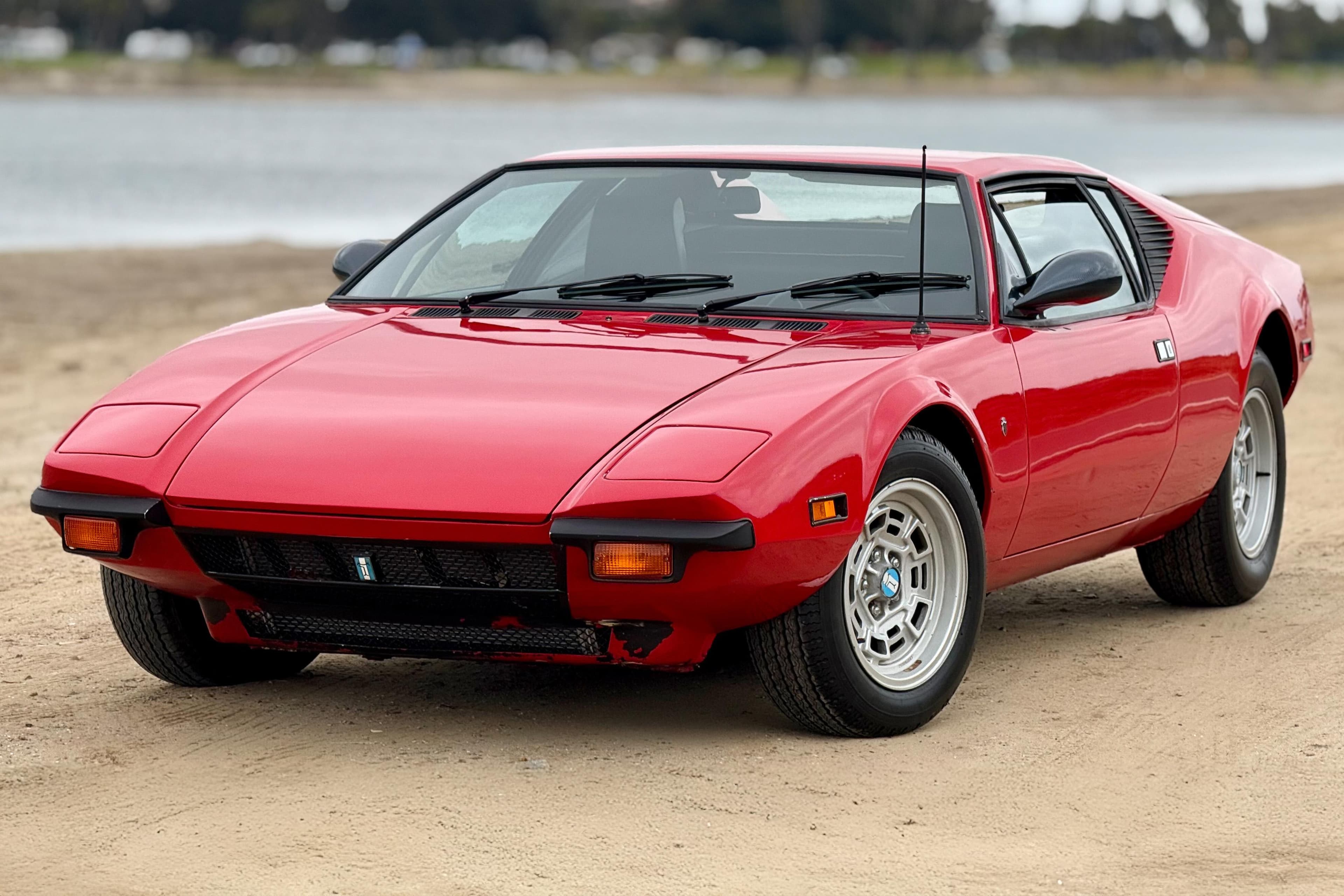 1971 DeTomaso Pantera sold for $85,000