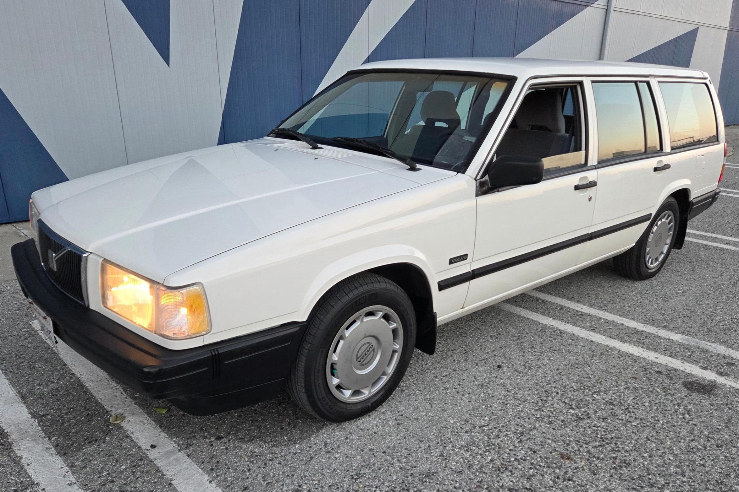 1995 Volvo 940 sold for $6,100