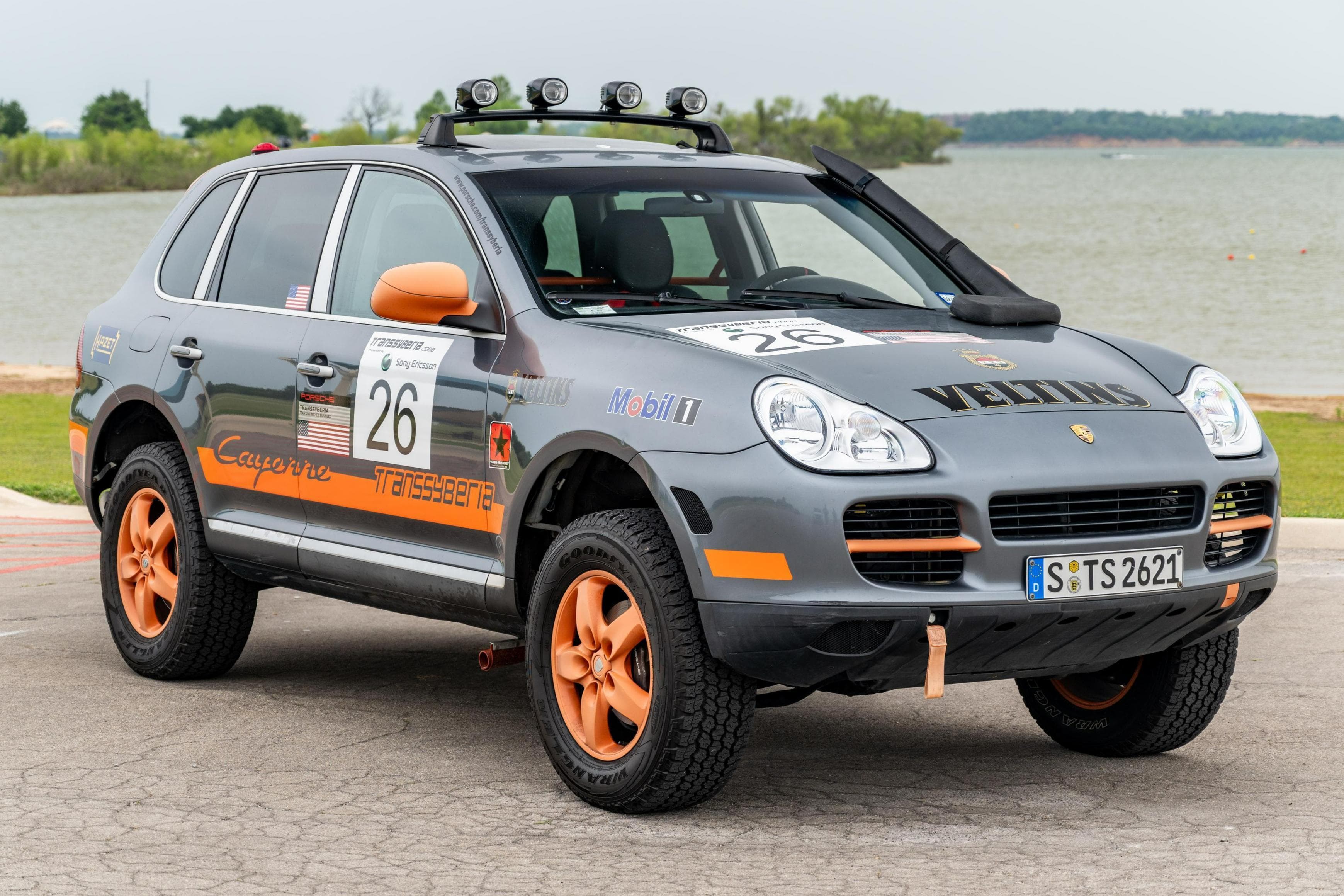 2004 Porsche Cayenne sold for $15,301