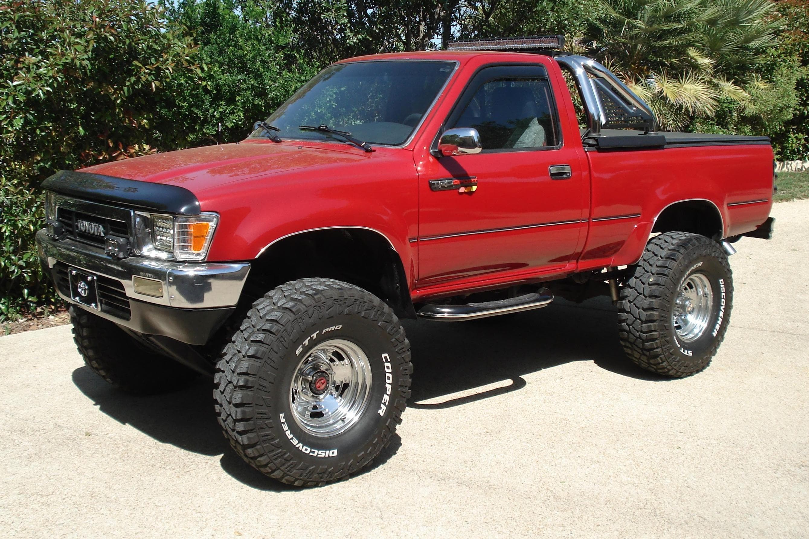 1990 Toyota Pickup sold for $10,100