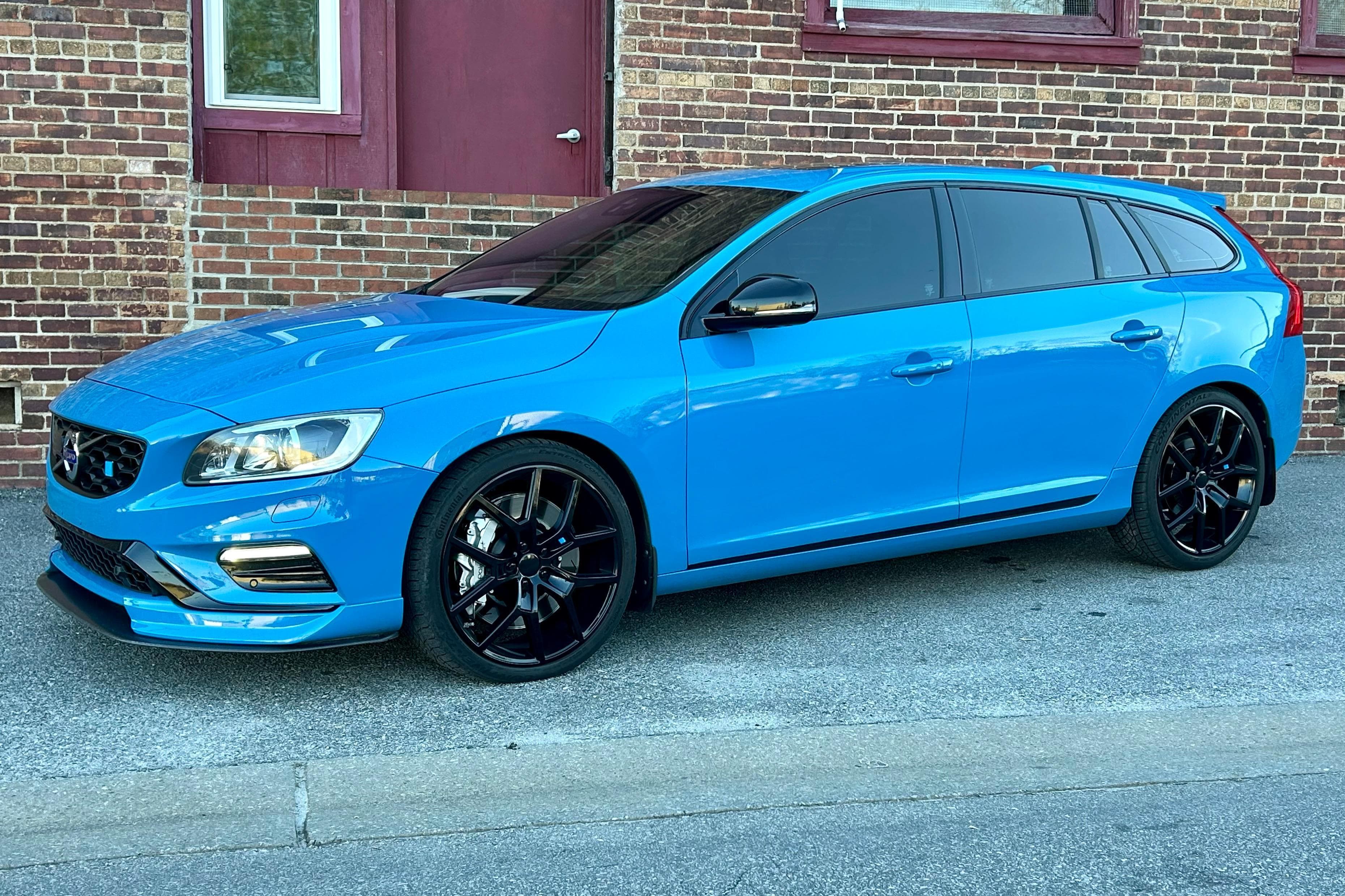 2016 Volvo V60 sold for $39,500