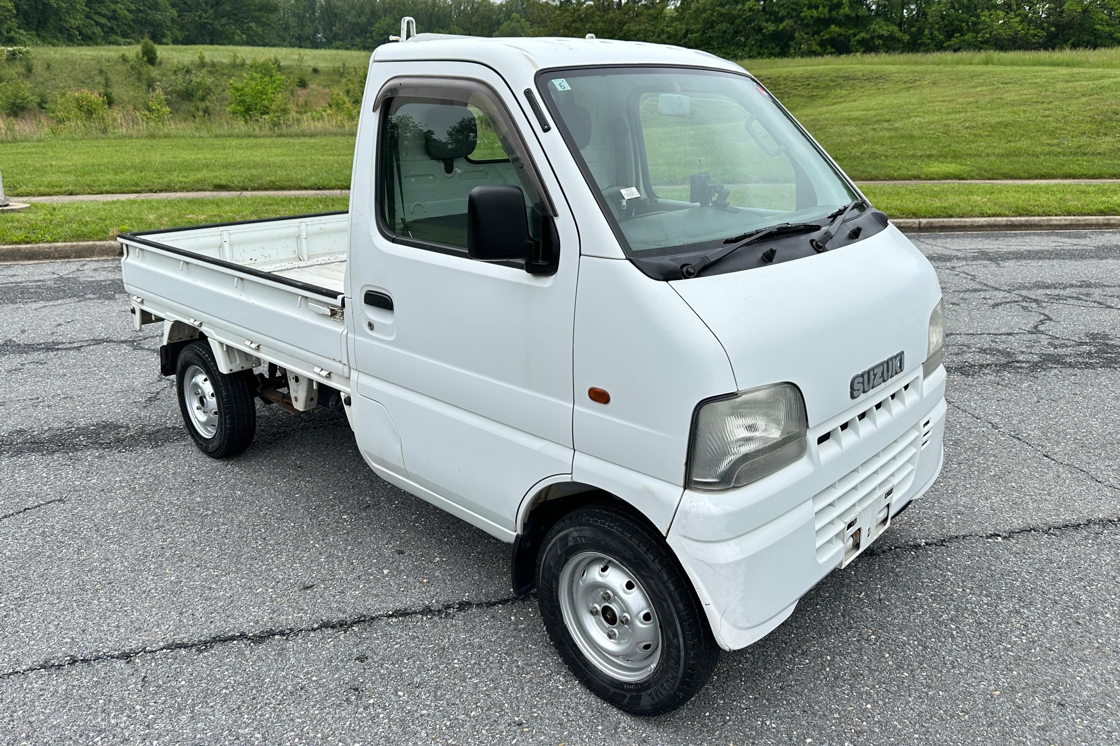 2000 Suzuki Carry Truck sold for $6,000