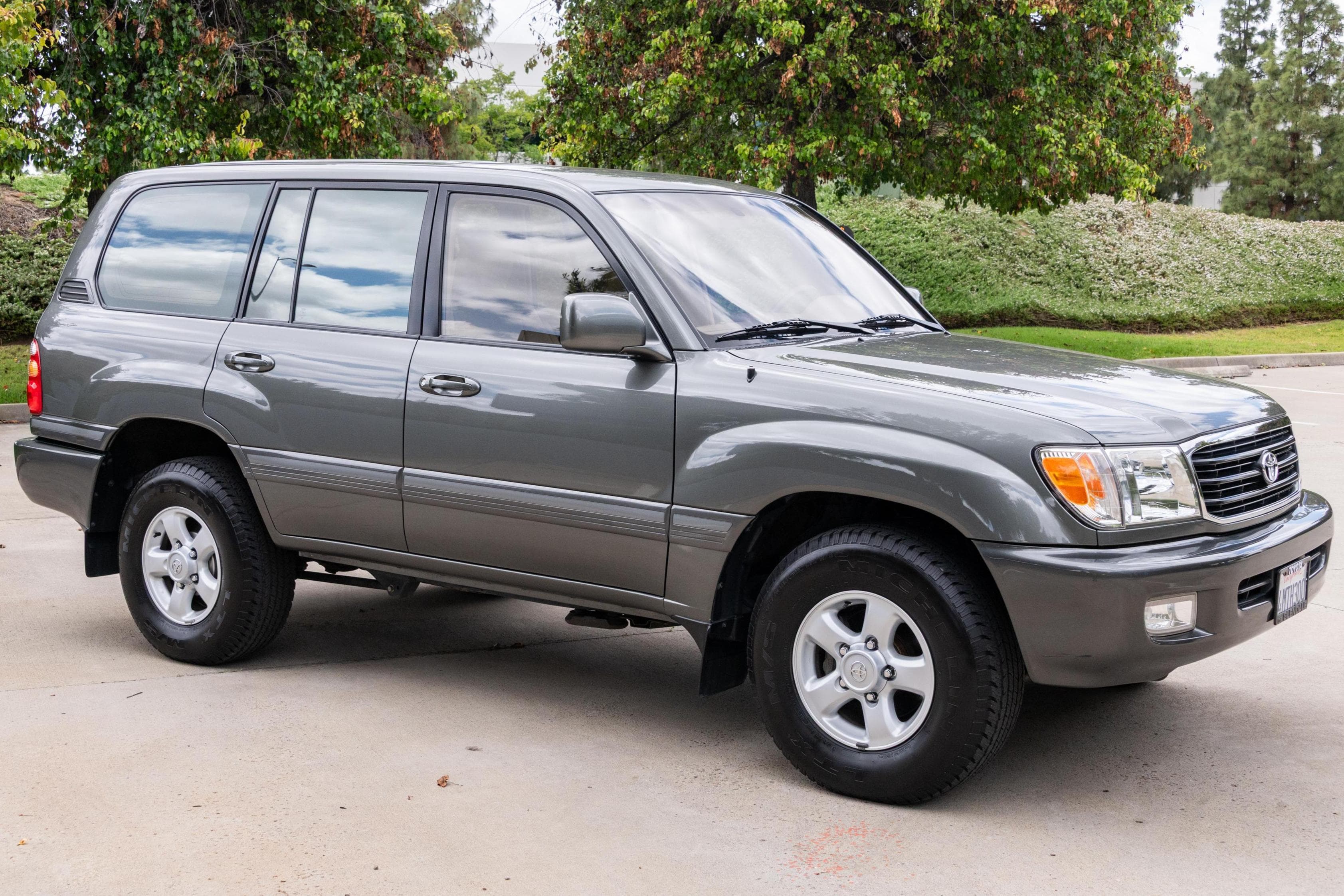 2000 Toyota Land Cruiser sold for $51,000