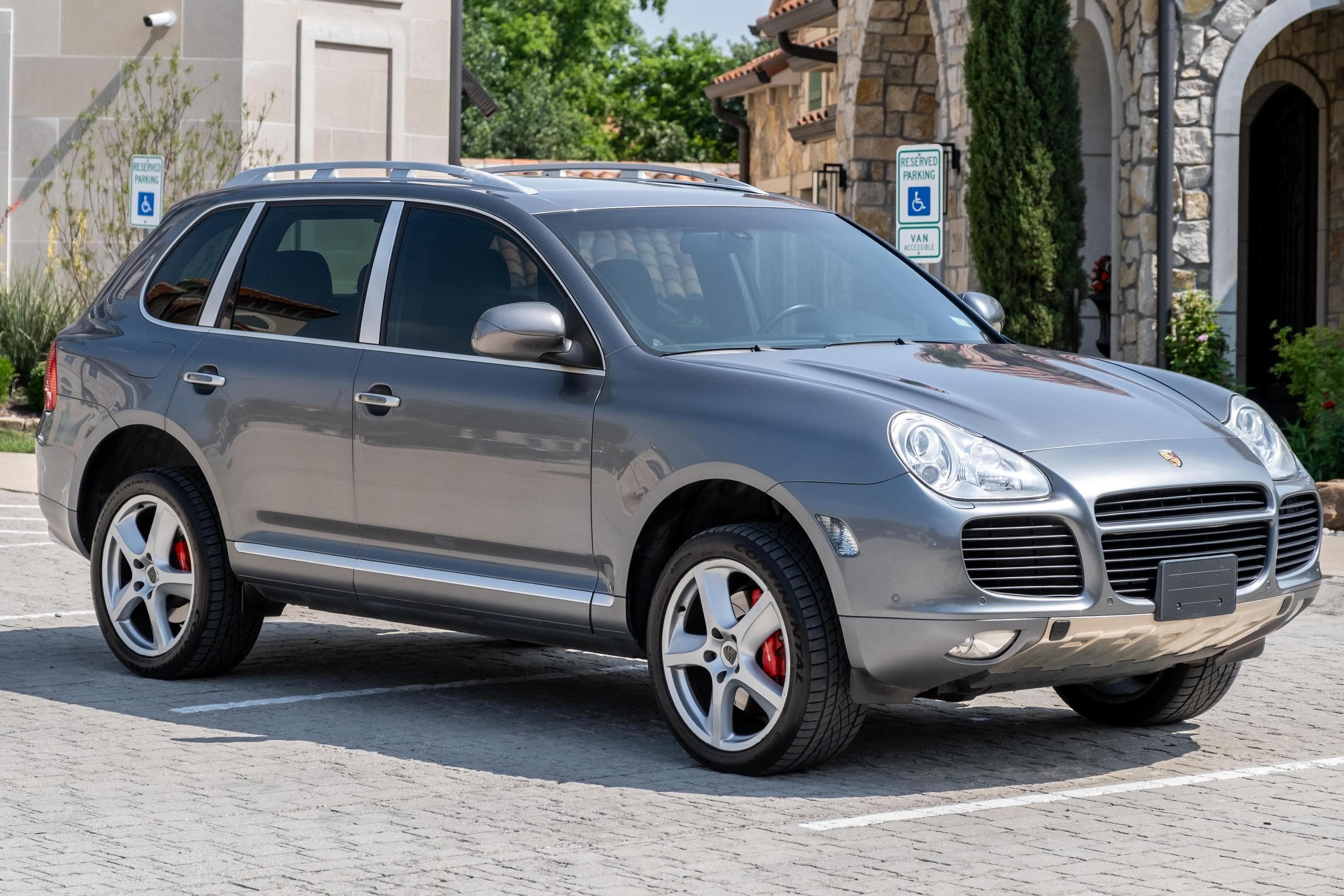 2005 Porsche Cayenne sold for $14,865