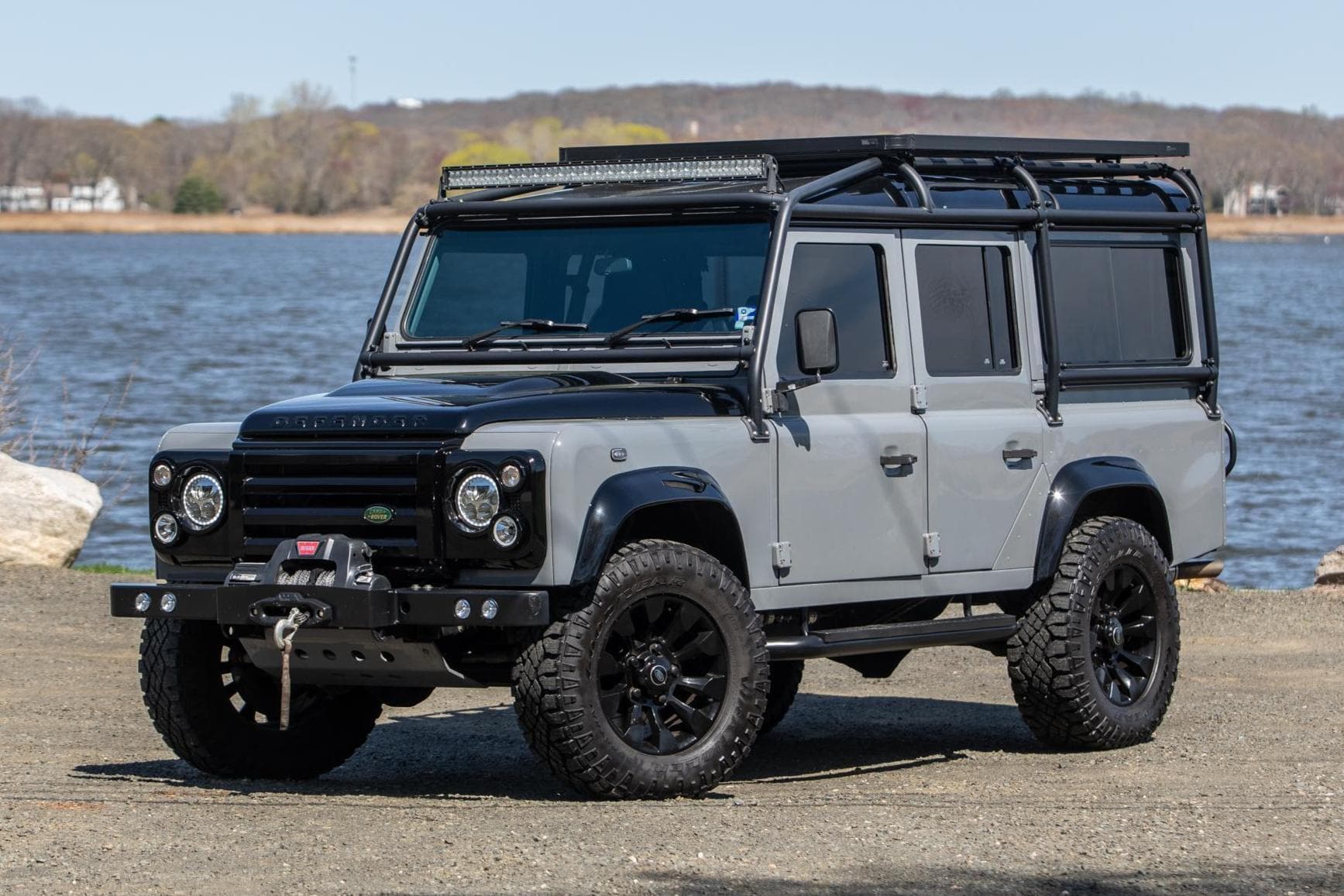 1985 Land Rover Defender sold for $65,500