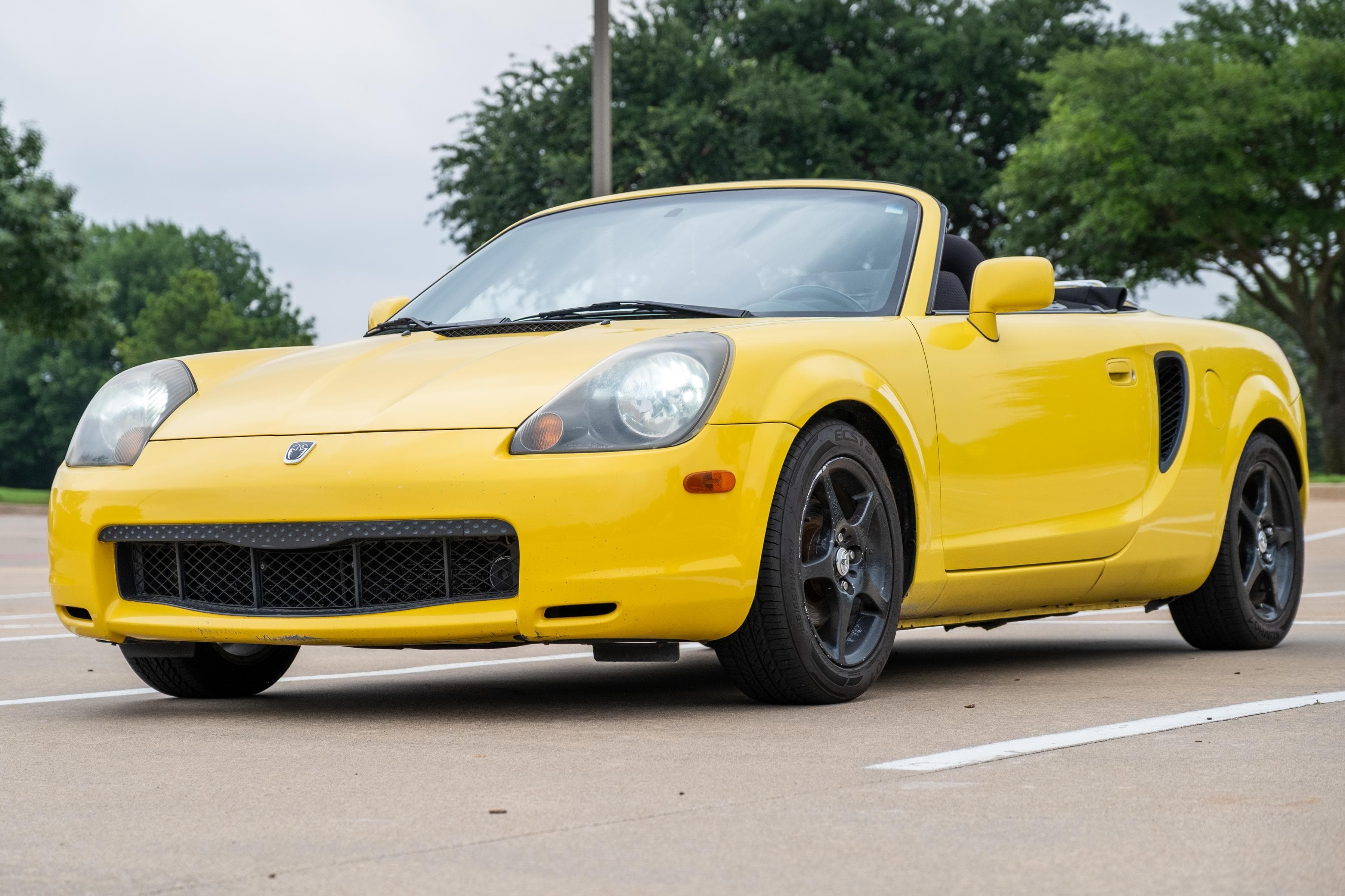 2001 Toyota MR2 Spyder sold for $9,400