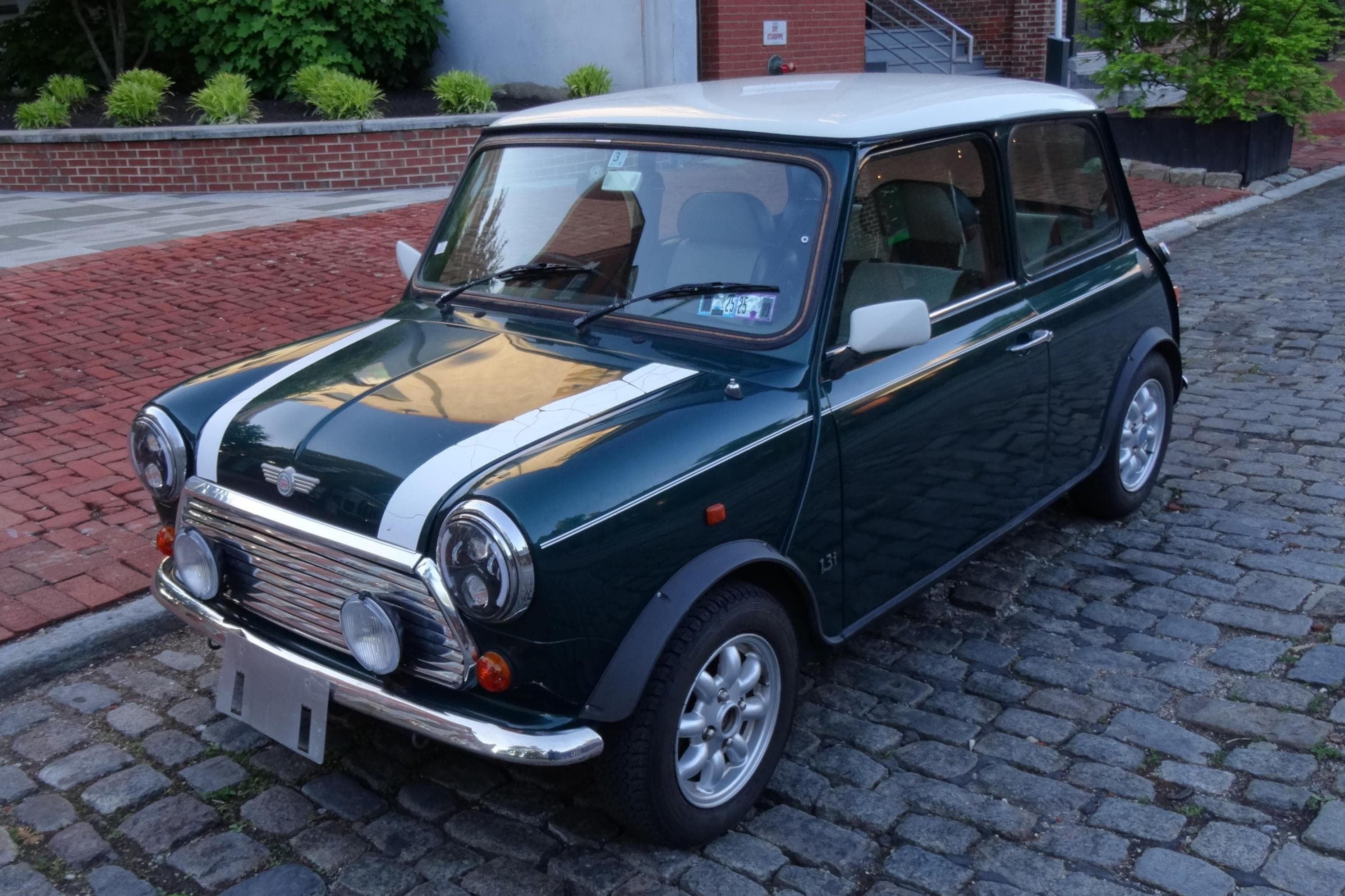 1996 Rover Mini sold for $12,121